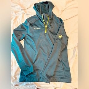 Mammut green fleece pullover in US size green - very clean and lightly used